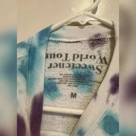 Ariana Grande Sweetener Tour Leg 3 Live in Concert Tie Dye Crewneck Swea… - Picture 4 of 7